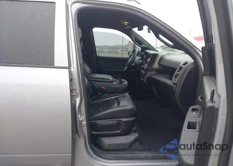 2021 Ram 3500 Tradesman 4X4 8' Box z USA, uszkodzony, nr VIN 3C63RRGL9MG618417